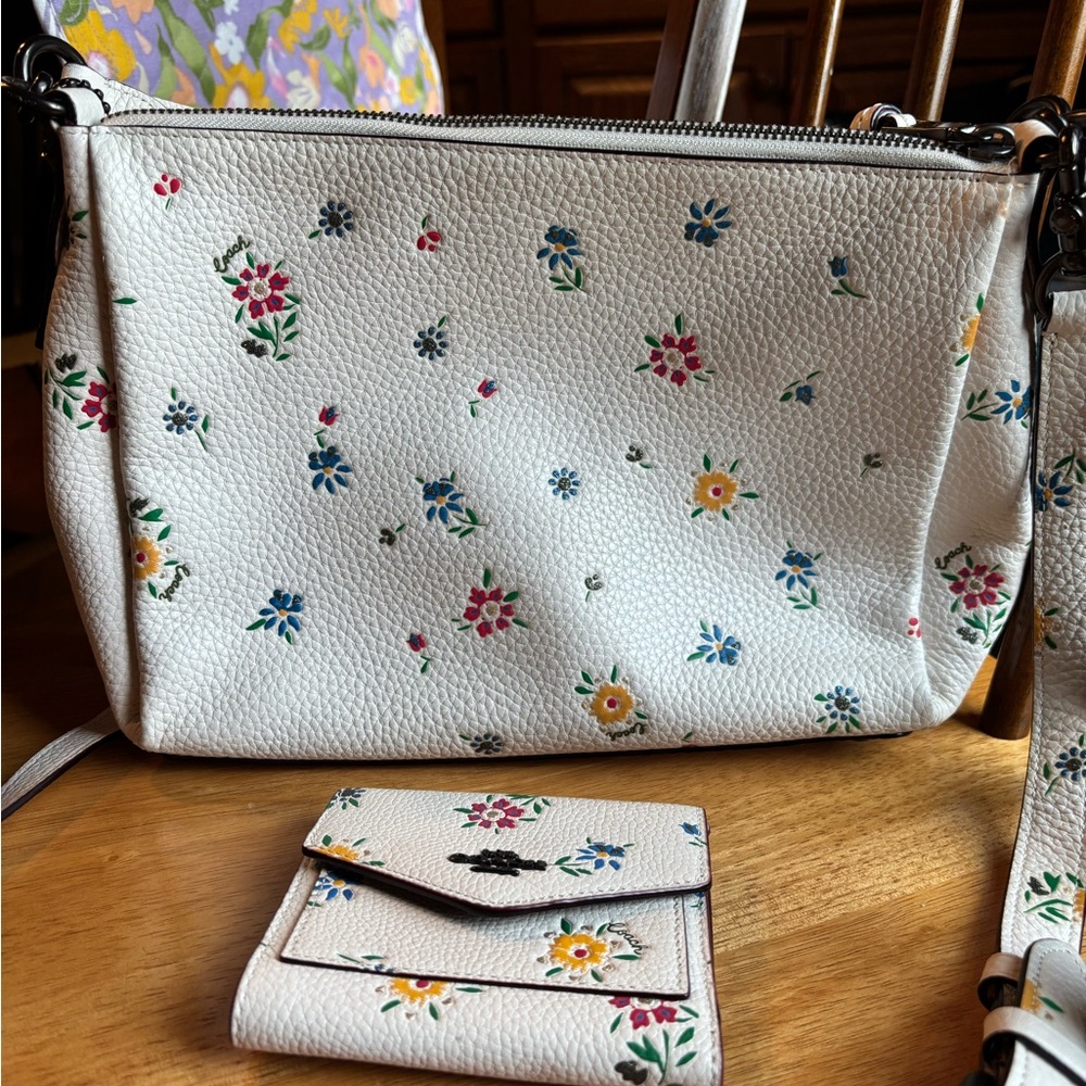 EUC Coach Shay Crossbody & Wallet With Wildflower Print